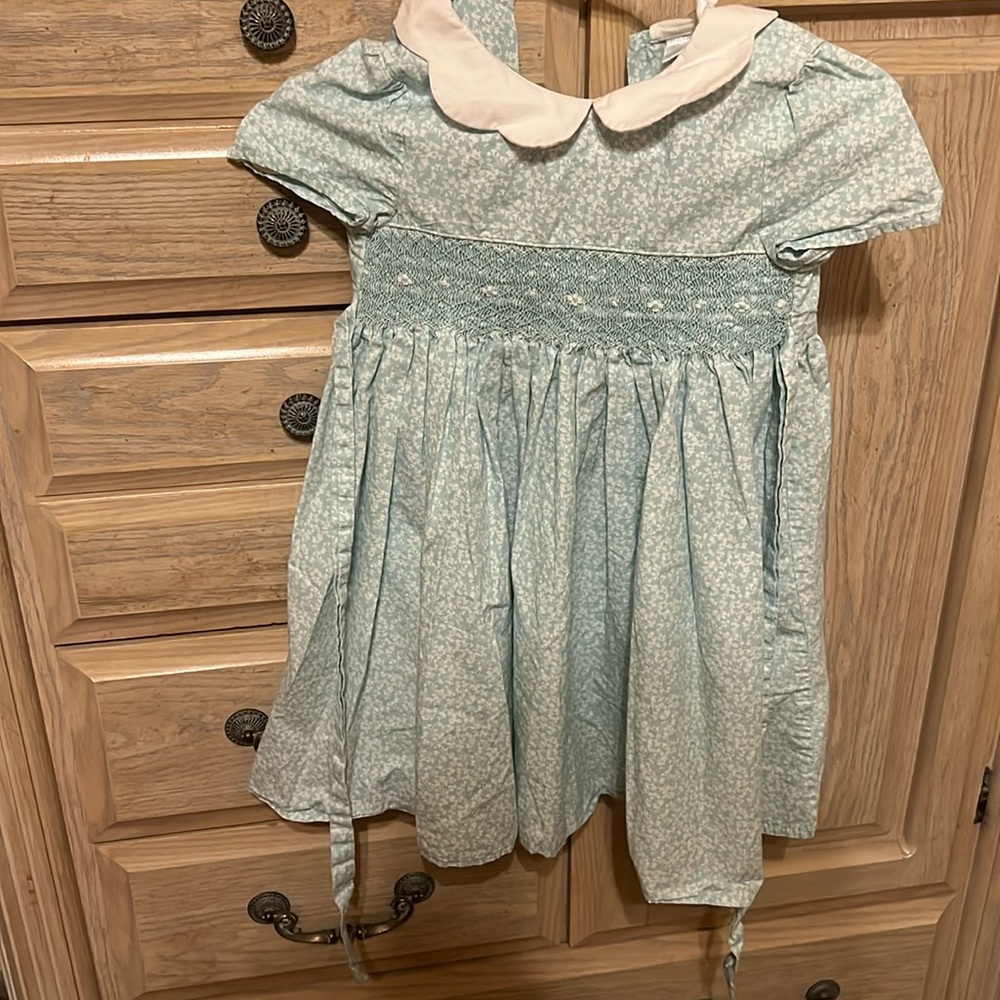 Edgehill Collection smocked girls dress. Size 5. Excellent condition!